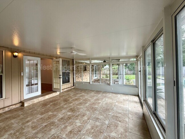 Building Photo - 7007 Holiday Hill Ct