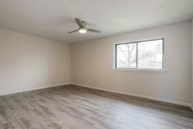 Building Photo - 2503 Versailles Dr