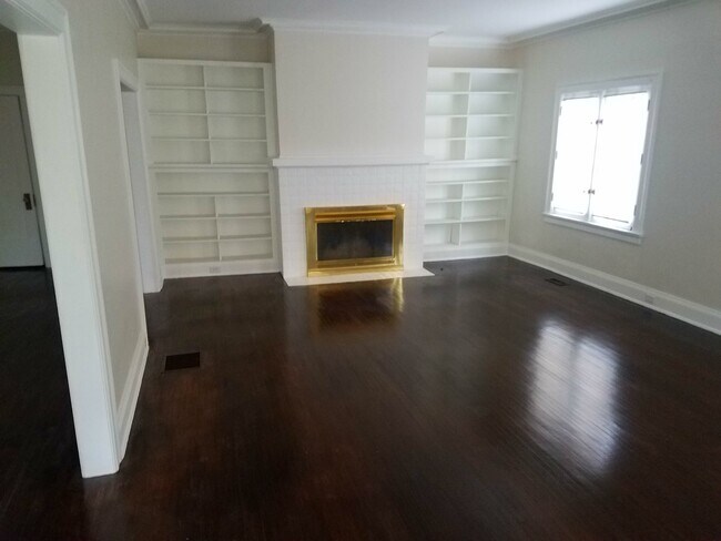 Primary Photo - 606 W Woodruff Ave