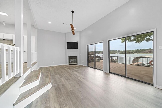 Building Photo - 1216 Lake View Dr