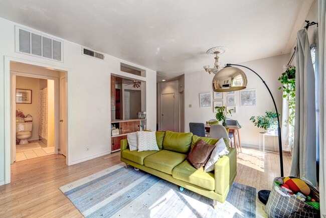 Building Photo - 2213 S Braeswood Blvd