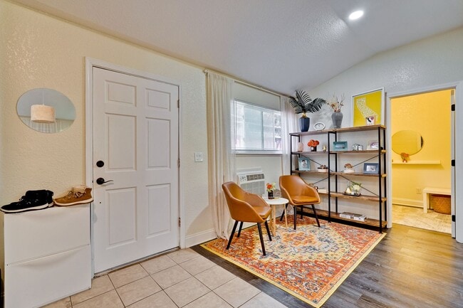 Building Photo - ADU One Bedroom Unit Available with Privat...
