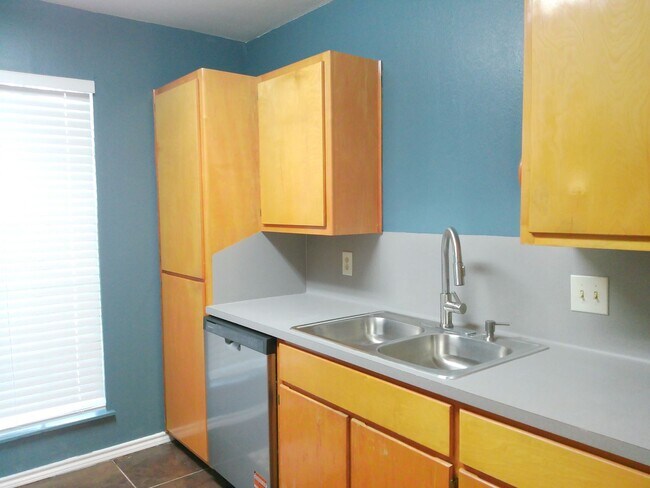Building Photo - 2600 Alana Ln