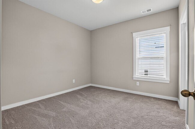 Building Photo - 4787 Wellesley Dr