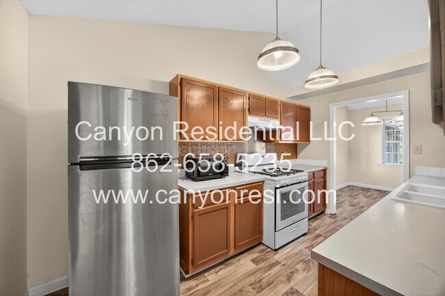 Building Photo - 2035 Ardmore Village Ln