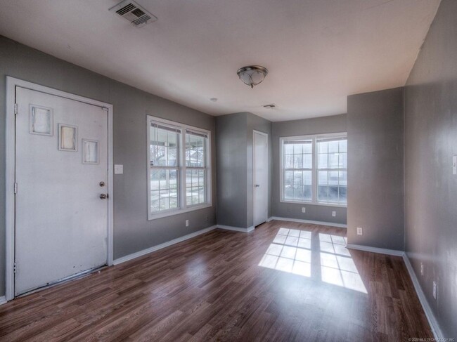 Building Photo - 4716 S 30th W Ave