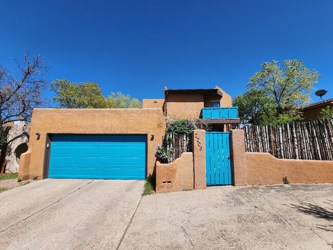 Building Photo - 2203 Vela St