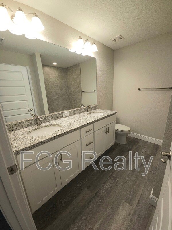 Building Photo - 8140 N Elkcam Blvd