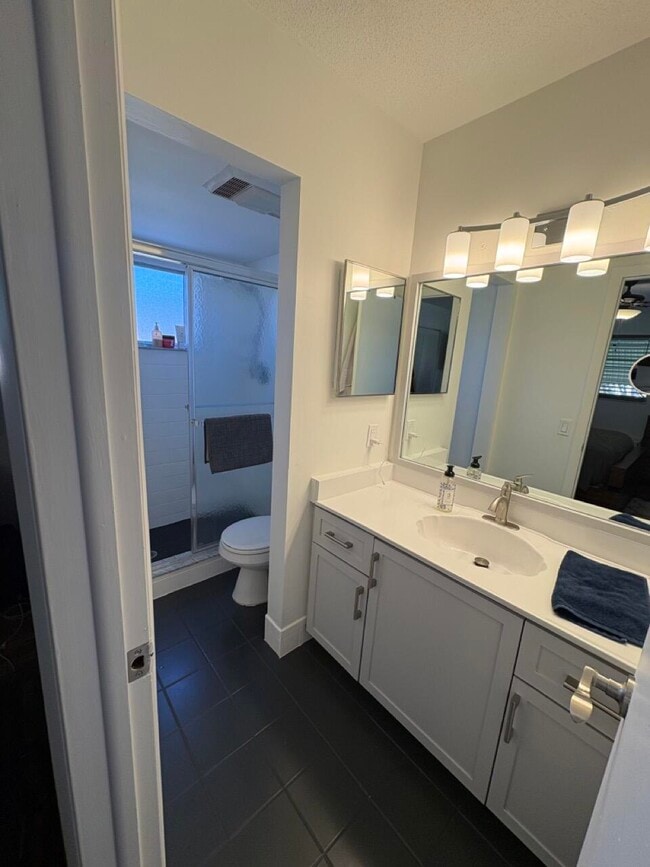 Building Photo - 2161 NE 1st Ct