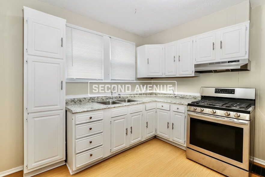 Building Photo - 833 S 38th St