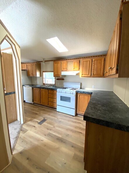 Building Photo - 2242 S Sheeran Dr