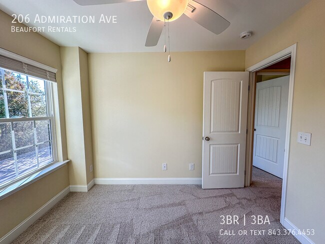 Building Photo - 206 Admiration Ave