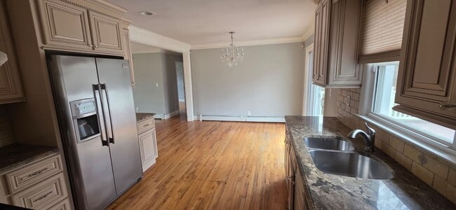 Building Photo - Single Family Home in Trumbull for Rent