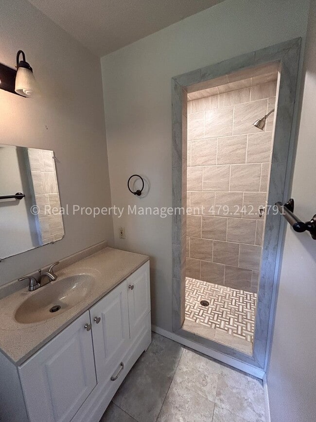 Building Photo - 1901 S 72nd St