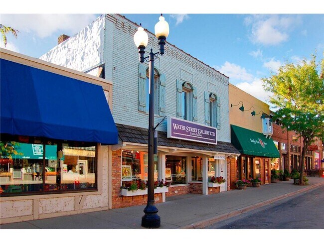 Building Photo - 603 Lake St