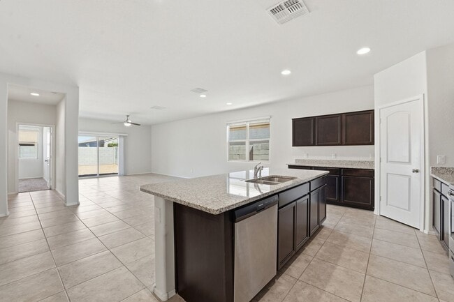 Building Photo - Stylish 3BR Home with Granite Counters + Community Parks & Splash Pads