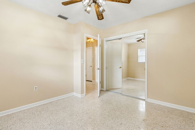 Building Photo - 2406 Husson Ave