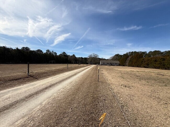 Building Photo - Room to Roam