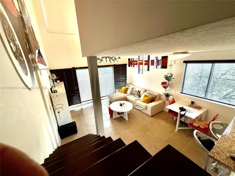 Building Photo - 498 SW 2nd St