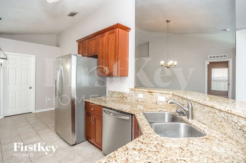 Building Photo - 12612 Lake Vista Dr