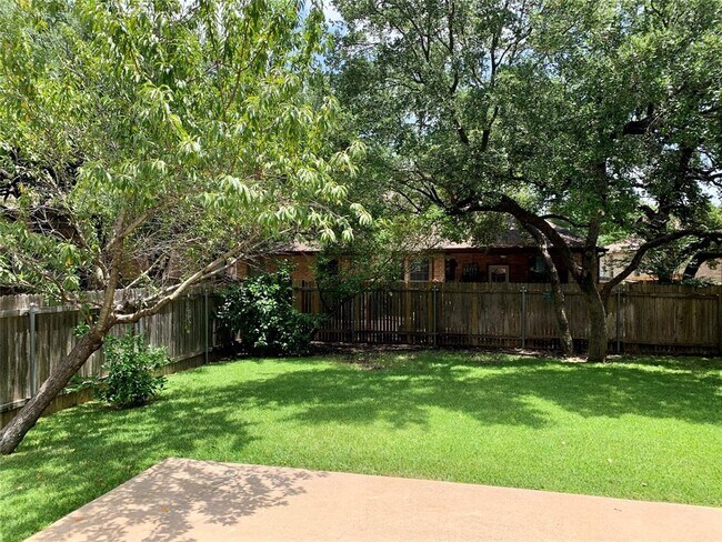 Building Photo - 508 Whistlers Walk Trail