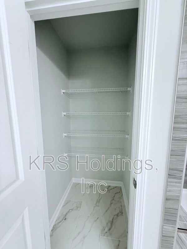 Building Photo - 820 Silo Pk Dr
