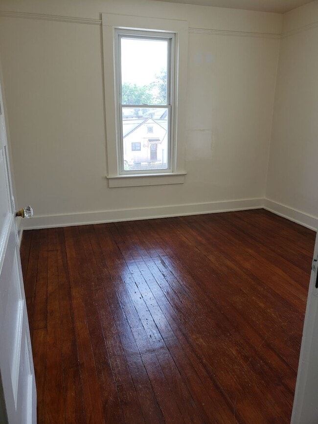 Building Photo - 3 BR Near Fort Wayne Zoo