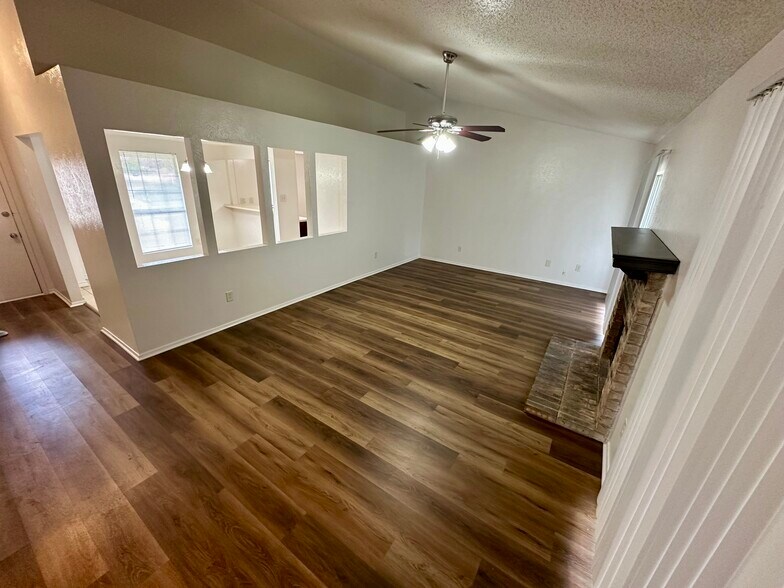 Living Room - 3820 Bigleaf Ln