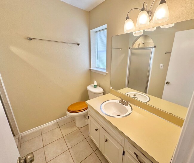 Building Photo - AVAILABLE NOW!