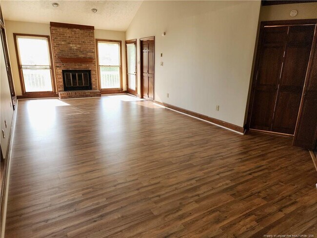 Building Photo - 499 Lands End Rd