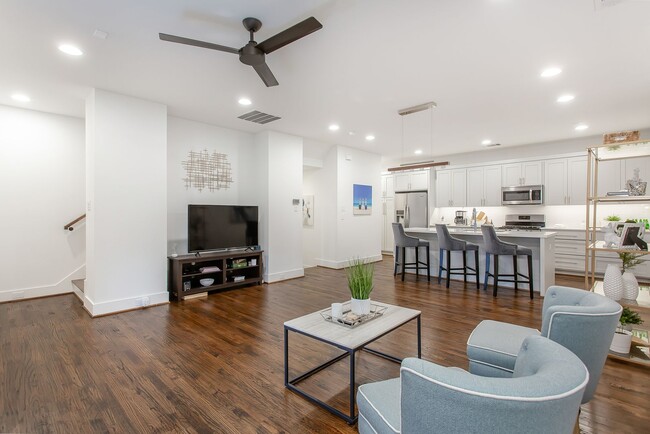 Building Photo - Modern 2 bed, 2.1 Bath townhome, walking distance to Greenville Ave