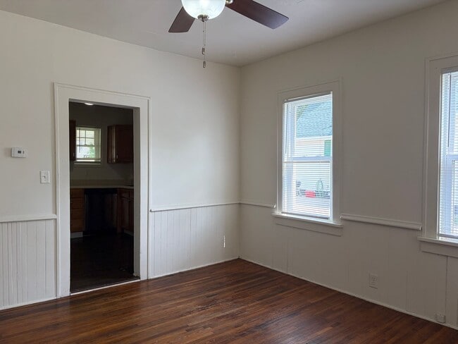 Building Photo - 1404 S Center