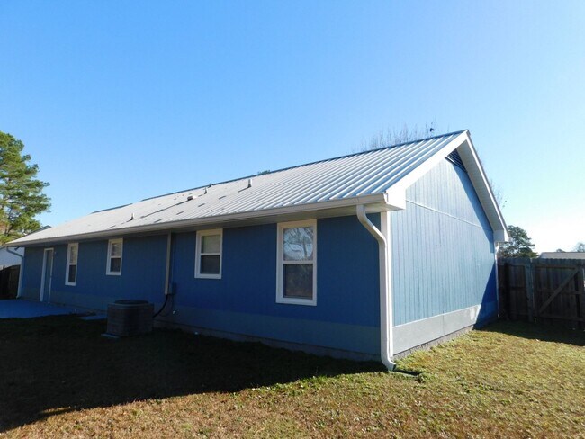 Building Photo - Charming Home in Havelock