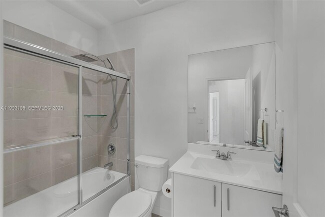 Building Photo - 2425 SE 28th Dr