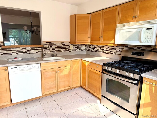 Building Photo - 209 Everett Pl