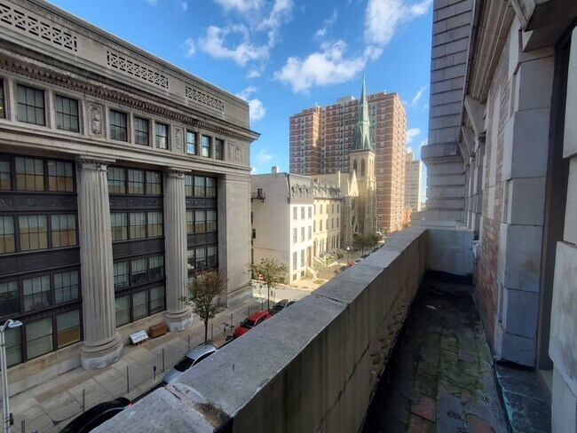 Building Photo - 1 E Chase St