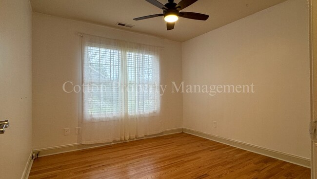 Building Photo - 4BR/3BA Well appointed home in the gated c...