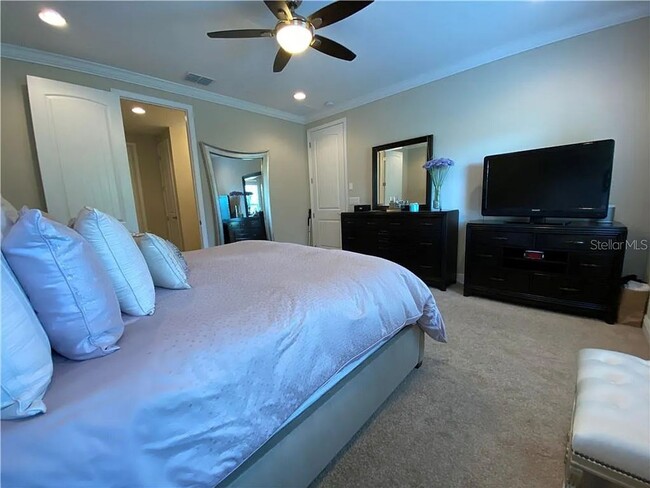 Building Photo - Large 3 Bed 3.5 Bath 2 Car Garage Townhous...