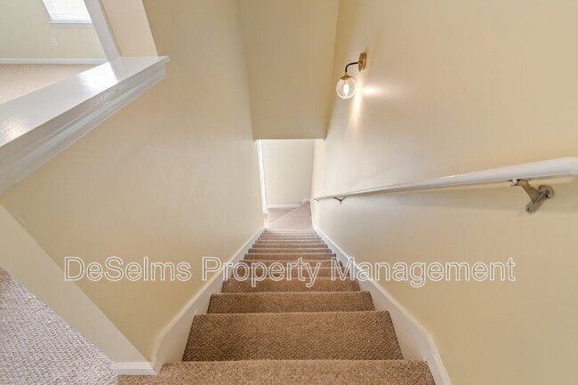 Building Photo - 612 Spence Enclave Way