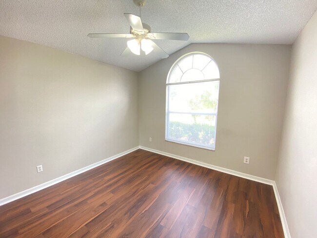 Building Photo - View this home today and Move in July 3rd!...