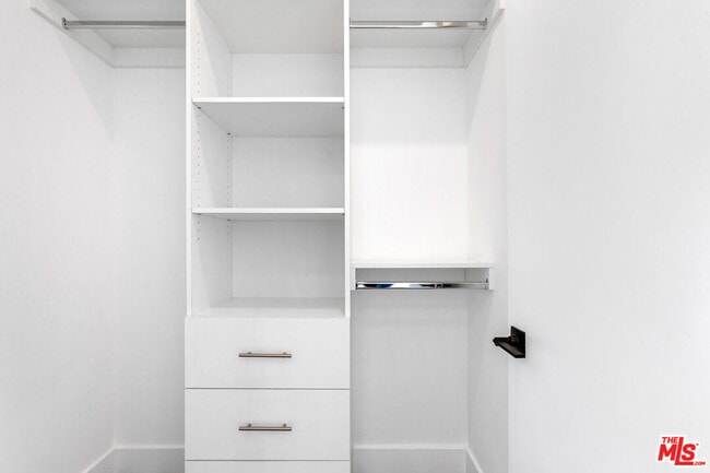 Building Photo - 1253 N Gower St