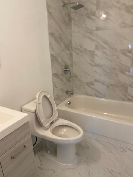 Bathroom overview (remodeled 2020) - 45 river drive south