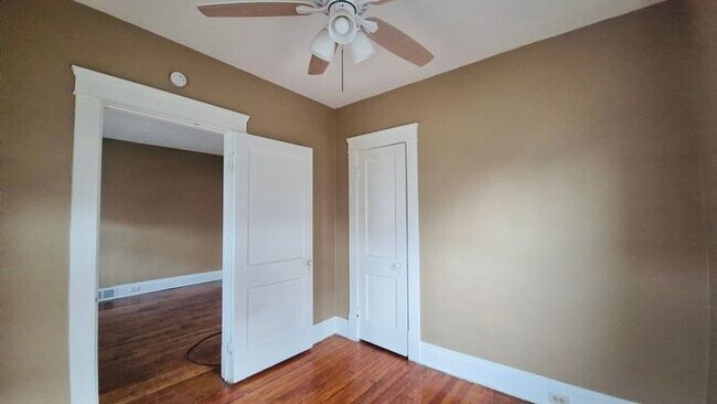 Building Photo - Charming 2 beds 1 baths in Newburg Heights!