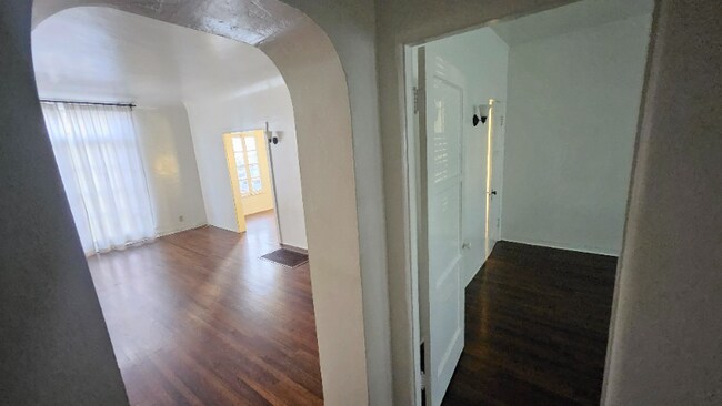 Building Photo - 1425 Echo Park Ave