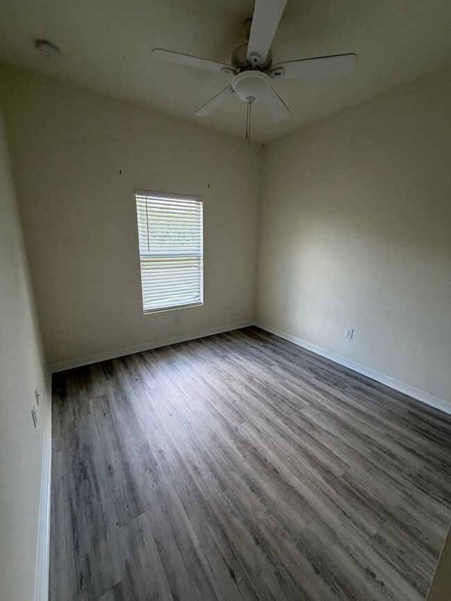 Building Photo - 1060 San Cristobal Ave