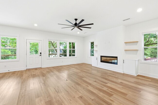 Building Photo - Custom Home in Seagate | 4 Bedrooms • 3 Bathrooms • Minutes to Wrightsville Beach