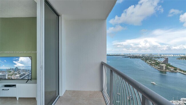 Building Photo - 1750 N Bayshore Dr