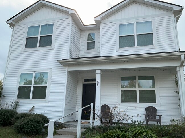 Building Photo - 208 Clearwater Cir