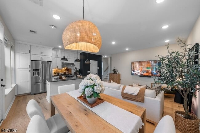 Building Photo - 105 Robeson St