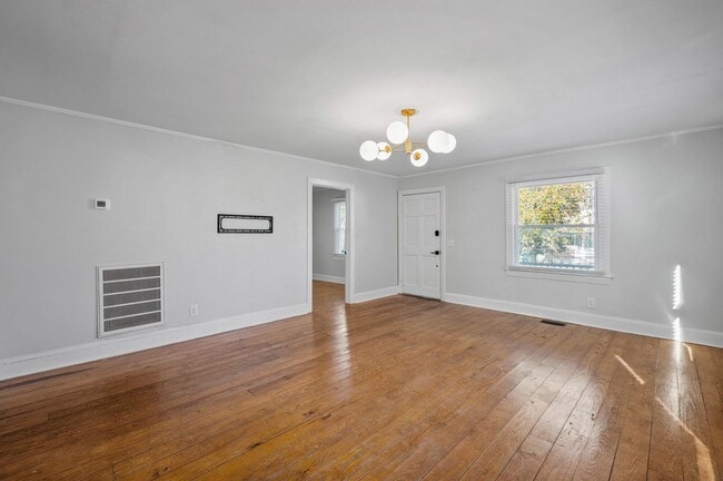 Building Photo - 3 Bedroom, 2 Bathroom Cottage In the Heart of Downtown Wilmington